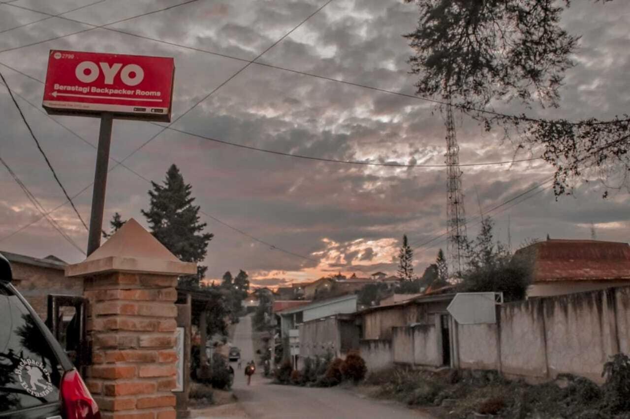OYO 2799 Berastagi Backpacker Rooms Bagian luar foto