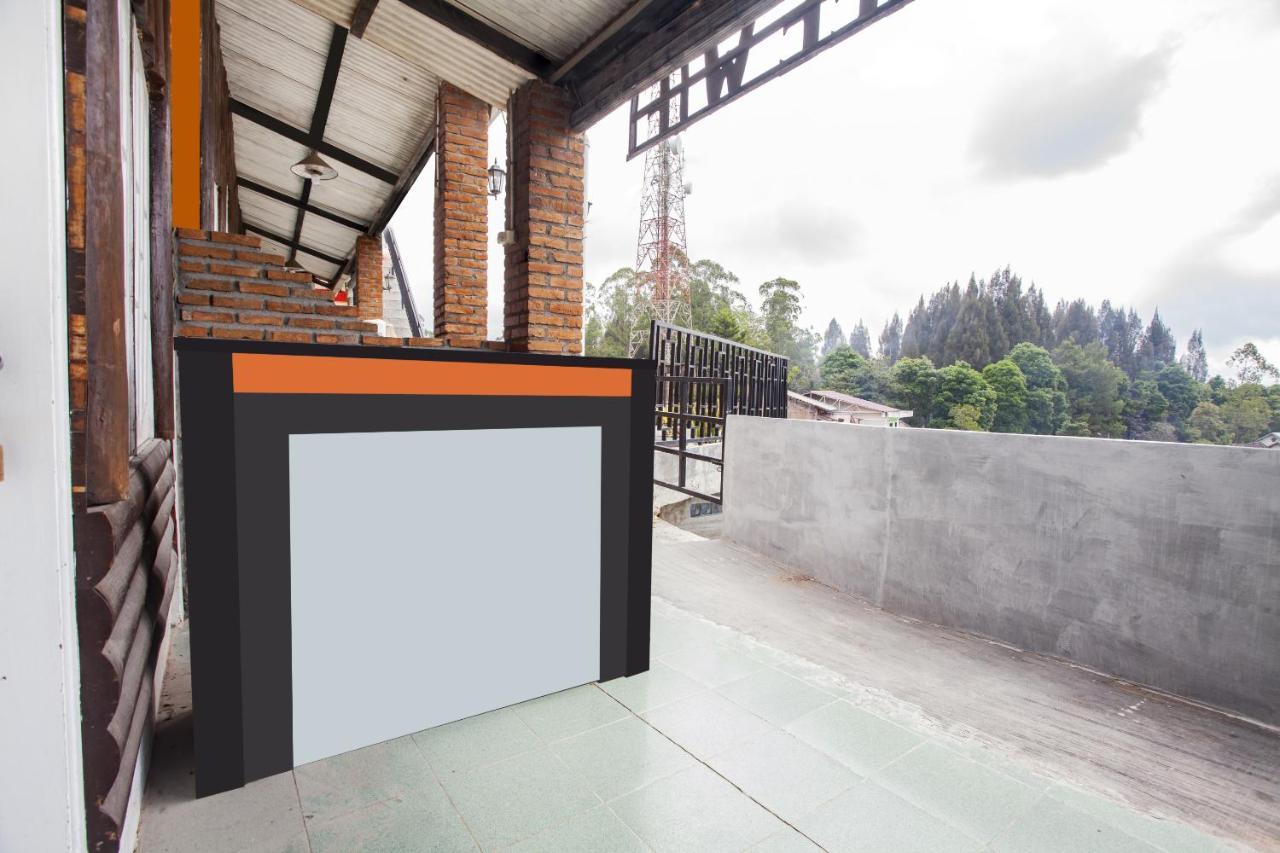 OYO 2799 Berastagi Backpacker Rooms Bagian luar foto